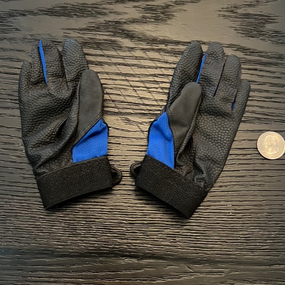 NWOT adidas Kid’s small tee ball batting gloves - Picture 2 of 3